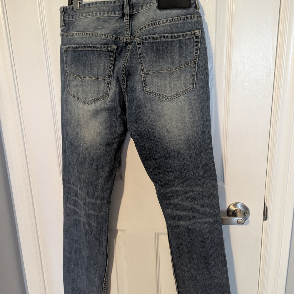 Classic Blue Straight-Leg Jeans with Vintage Fade - Picture 2 of 5